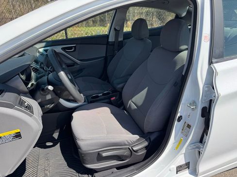 Used 2015 Hyundai Elantra SE image 11