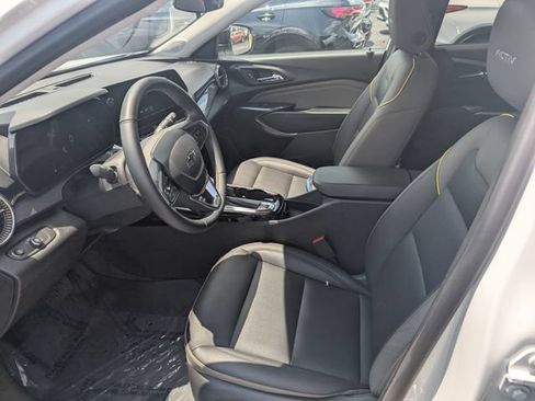 Used 2024 Chevrolet Trax ACTIV w/ Sunroof Package FWD image 12