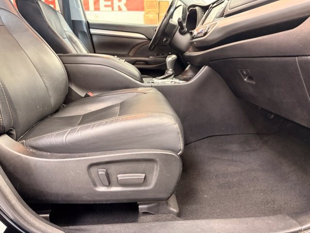 Used 2017 Toyota Highlander XLE w/ Protection Package #3 AWD/4WD image 29