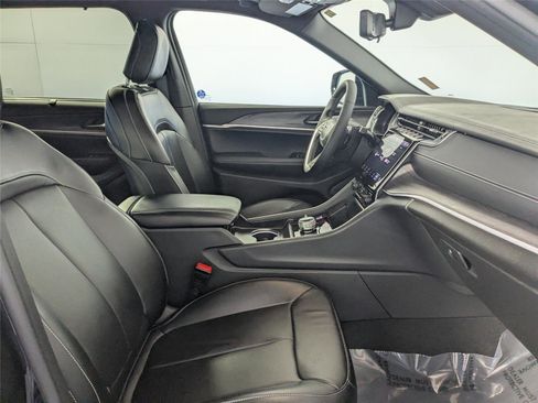 Used 2025 Jeep Grand Cherokee L Limited w/ Luxury Tech Group II image 28