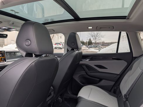 New 2026 Volkswagen Tiguan SE image 7