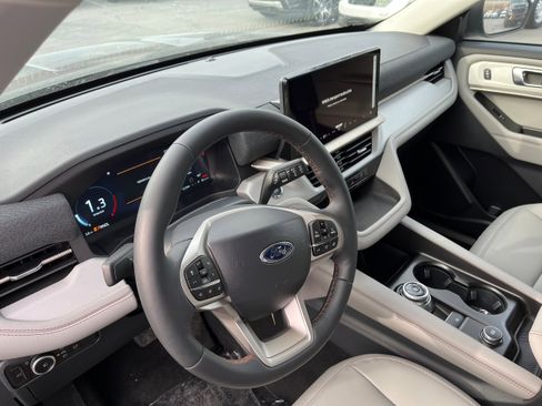 New 2026 Ford Explorer Active w/ Active Comfort Package image 30