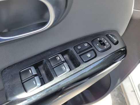 Used 2017 Kia Soul + w/ Primo Package FWD image 13
