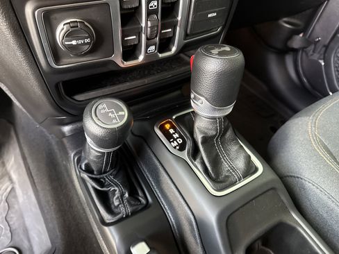 Used 2025 Jeep Wrangler Sport S image 24