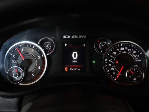 Used 2023 RAM 3500 Tradesman w/ Chrome Appearance Group AWD/4WD image 5