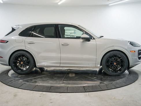 New 2026 Porsche Cayenne AWD/4WD image 8