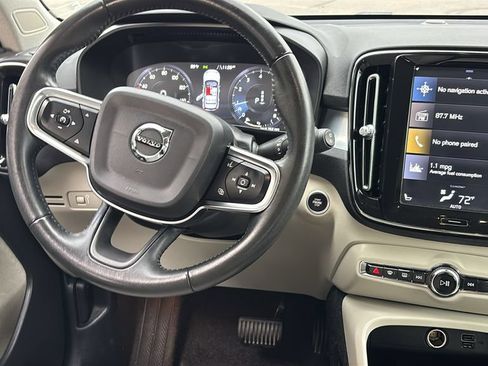 Used 2020 Volvo XC40 T5 Momentum AWD/4WD image 6