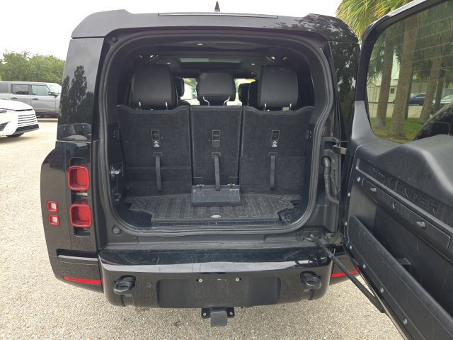 Used 2024 Land Rover Defender 130 X-Dynamic SE AWD/4WD image 9