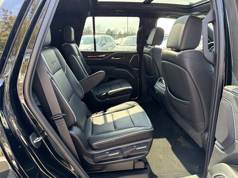 Used 2021 Cadillac Escalade Premium Luxury image 13