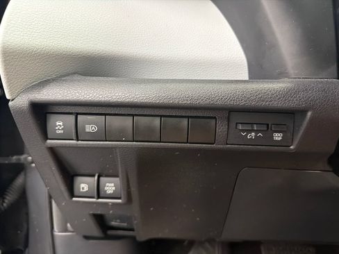 Used 2025 Toyota Sienna LE FWD image 31