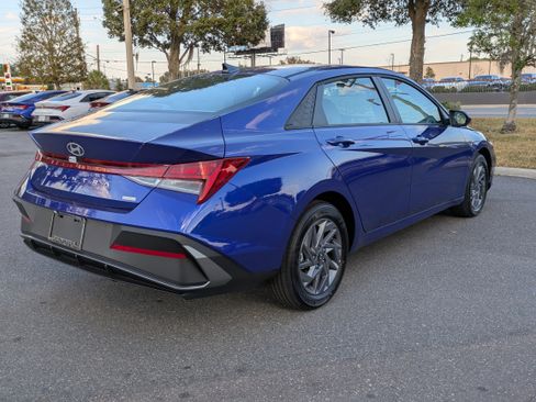New 2026 Hyundai Elantra Blue image 5