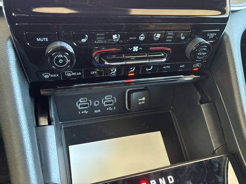 New 2025 Jeep Grand Cherokee L Limited w/ Luxury Tech Group II image 20