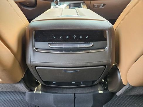 Used 2022 Cadillac Escalade Premium Luxury AWD/4WD image 12