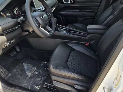 New 2026 Jeep Compass Latitude image 14