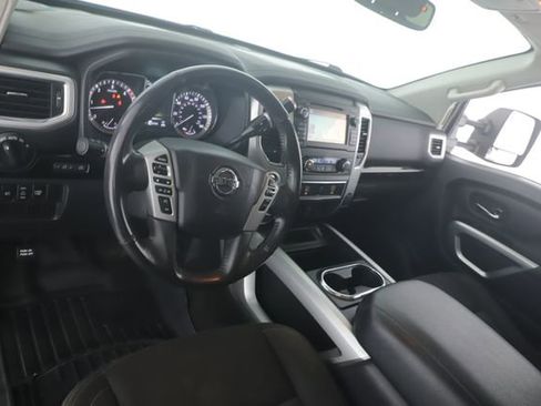 Used 2017 Nissan Titan SV AWD/4WD image 18