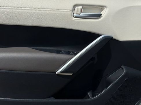 Used 2024 Toyota Corolla Cross XLE FWD image 12