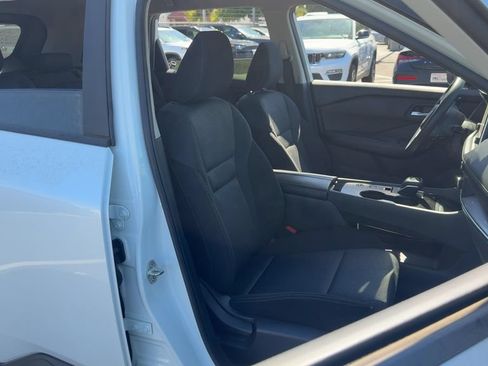 Used 2024 Nissan Rogue SV FWD image 15