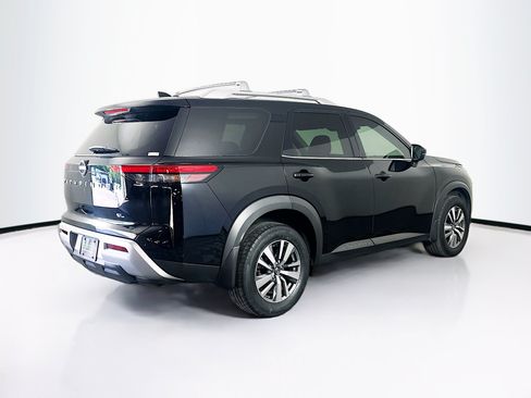 Used 2024 Nissan Pathfinder SL FWD image 9