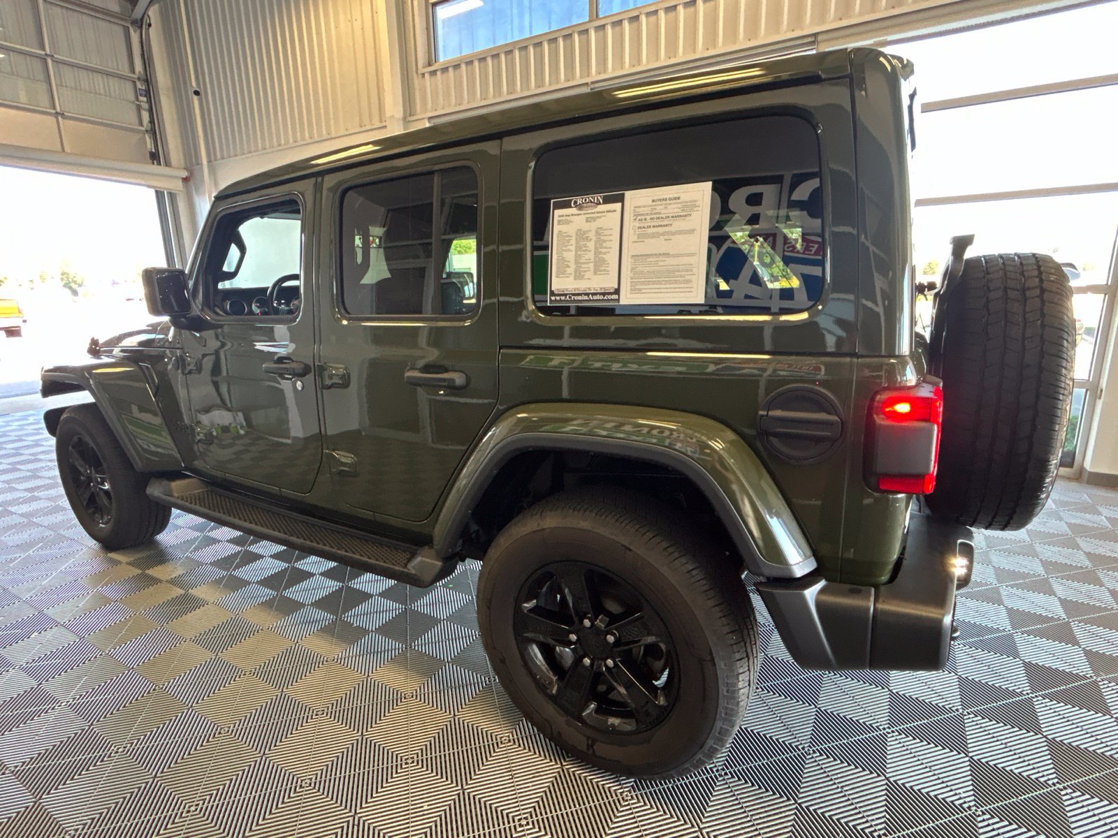 Used 2020 Jeep Wrangler Unlimited Sahara AWD/4WD image 4