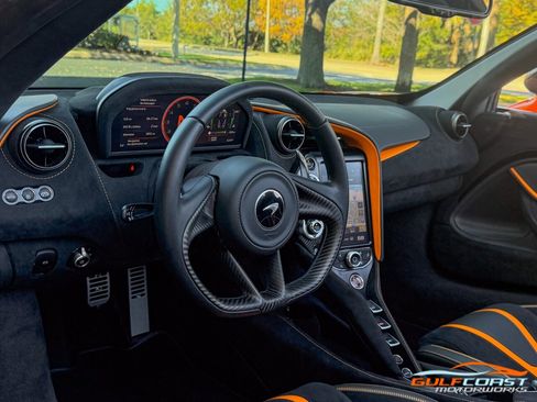 Used 2022 McLaren 720S Spider image 15