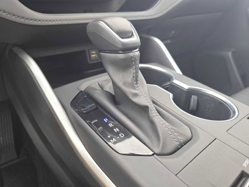 Certified 2025 Toyota Highlander XLE FWD image 36