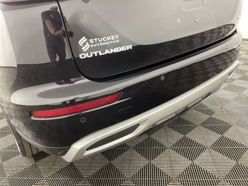 Used 2023 Mitsubishi Outlander SE image 6