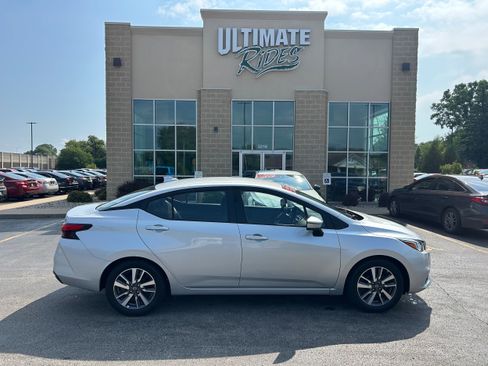 Used 2020 Nissan Versa SV image 1