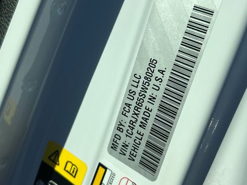 Certified 2025 Jeep Wrangler Unlimited Rubicon 4xe w/ Safety Group image 28