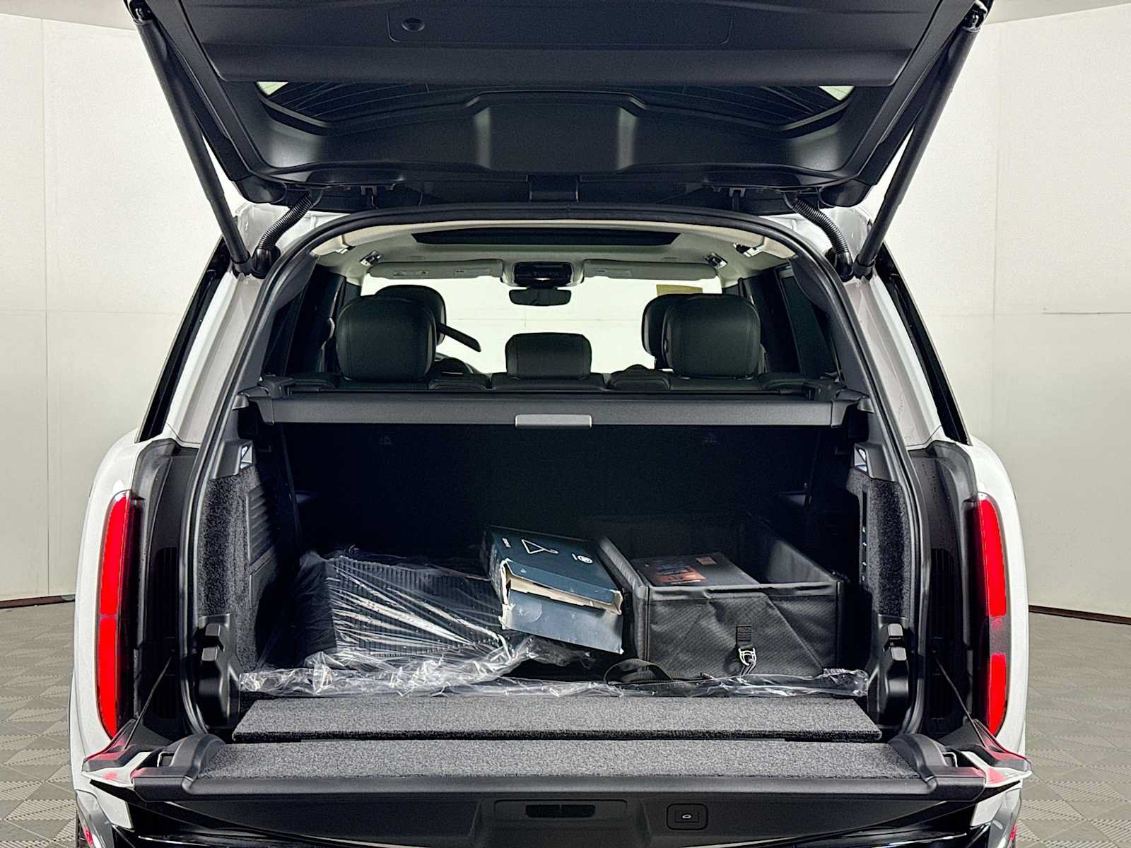 New 2026 Land Rover Range Rover Long Wheelbase SE AWD/4WD image 27
