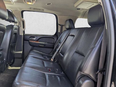 Used 2013 Chevrolet Suburban LT RWD image 18