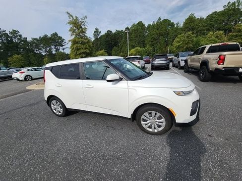 Used 2021 Kia Soul LX FWD image 17