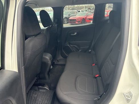 Used 2022 Jeep Renegade Latitude image 16