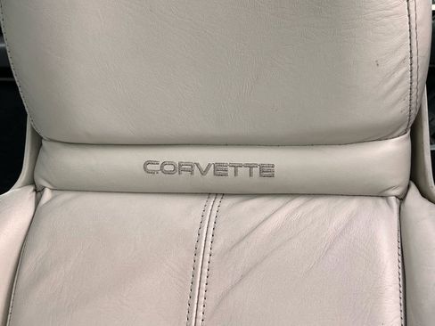 Used 1992 Chevrolet Corvette Coupe RWD image 24