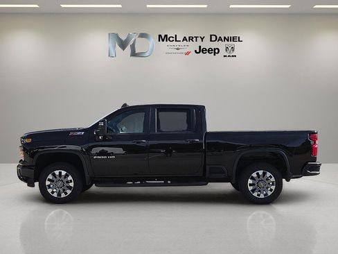 Used 2025 Chevrolet Silverado 2500 Custom w/ Custom Convenience Package image 3