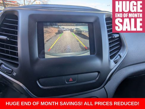 Used 2019 Jeep Cherokee Latitude w/ Cold Weather Group image 29