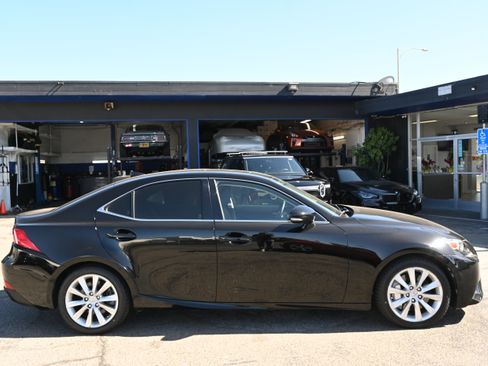 Used 2016 Lexus IS 300 AWD image 6