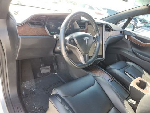 Used 2018 Tesla Model X 75D image 25