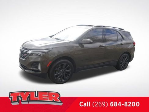 Used 2023 Chevrolet Equinox RS w/ RS Leather Package image 3