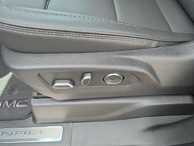 New 2026 GMC Sierra 1500 Denali AWD/4WD image 18