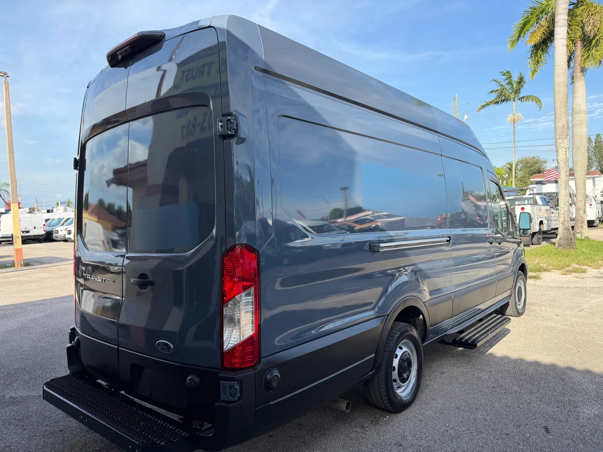 Used 2020 Ford Transit 250 148 High Roof Extended RWD image 5