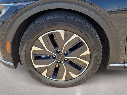 Used 2024 Kia EV6 Light RWD image 10