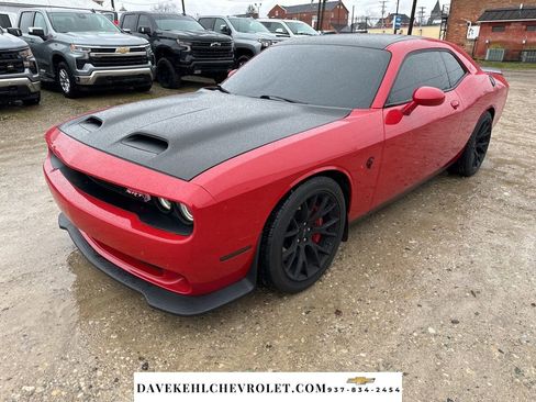 Used 2016 Dodge Challenger SRT Hellcat image 1