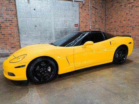 Used 2011 Chevrolet Corvette Coupe w/ Preferred Equipment Group RWD image 8