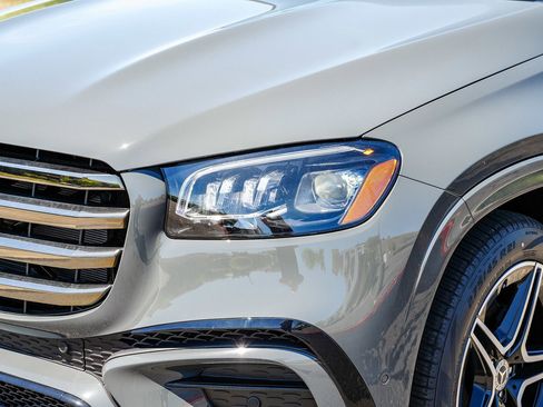 New 2026 Mercedes-Benz GLS 450 4MATIC image 8