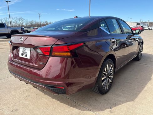 Used 2025 Nissan Altima 2.5 SV image 8