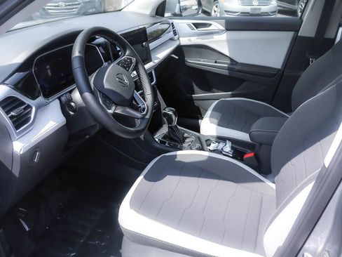 New 2025 Volkswagen Taos SE image 3
