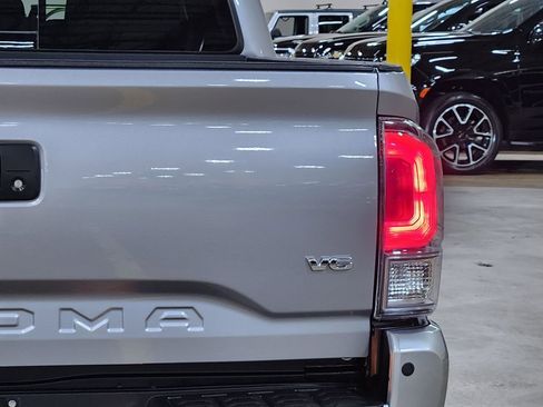 Used 2020 Toyota Tacoma TRD Sport w/ Technology Package image 22