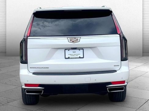 Used 2022 Cadillac Escalade Premium Luxury AWD/4WD image 3