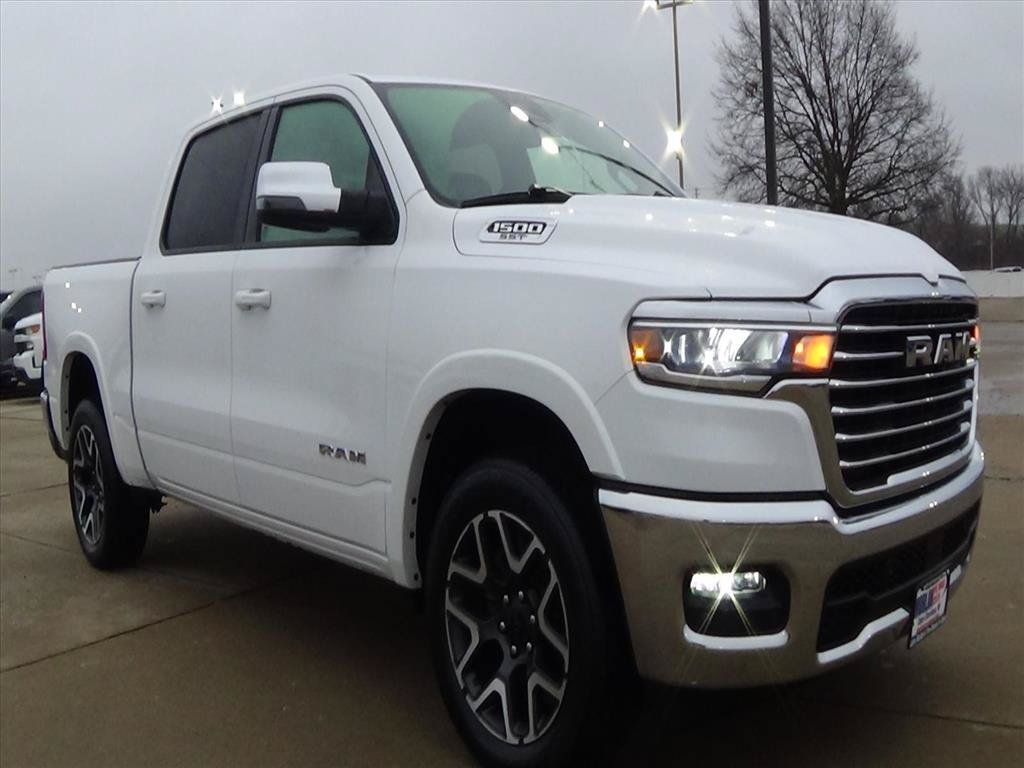 Used 2025 RAM 1500 Laramie AWD/4WD image 4