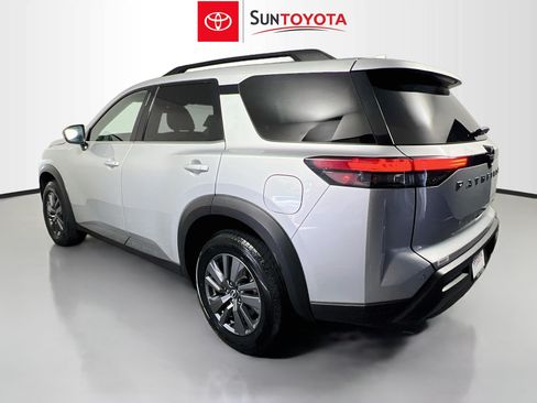 Used 2024 Nissan Pathfinder SV FWD image 6